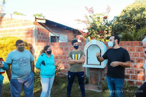 Juan Pablo Valdés visito a vecinos