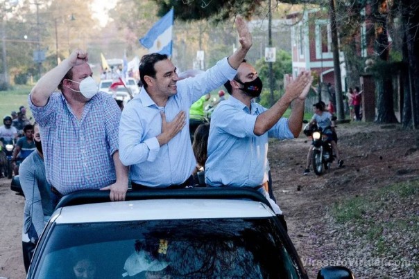 Juan Pablo Valdes junto al  gobernador @gustavovaldesok y a @emilionicolasok