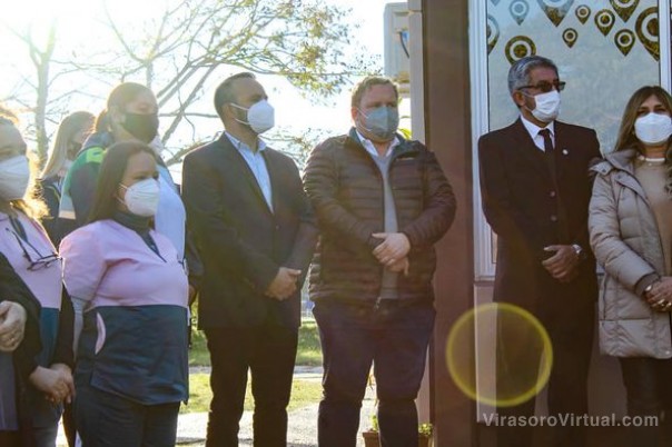 Juan Pablo Valdes compaño al gobernador Gustavo Valdés en la inauguración del Centro de Atención Primaria