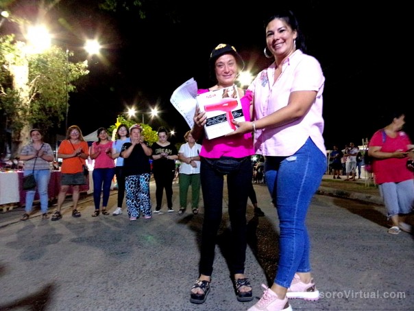 Desarrollo Social premió a los dos ganadores del concurso Adornos Navideños