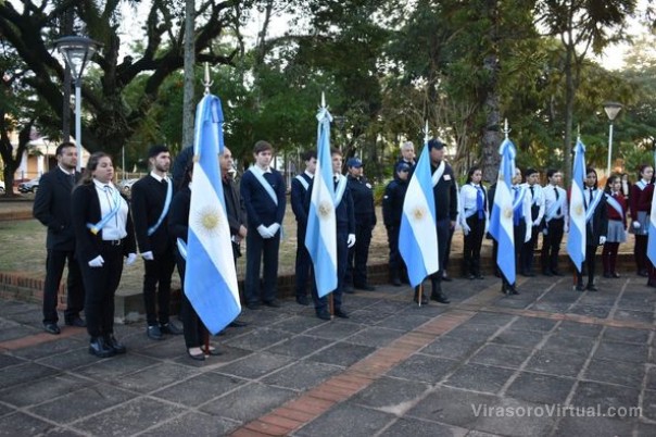 En la Plaza San Martín se llevó a cabo un acto para conmemorar el 202° Aniversario