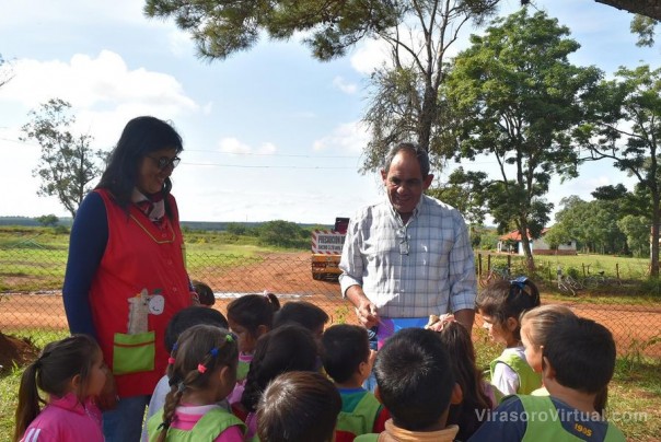 Junto a los vecinos del Paraje Desiderio Sosa