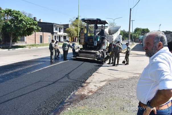 La Provincia recapa con concreto asfáltico la avenida Sarmiento de la ciudad Capital