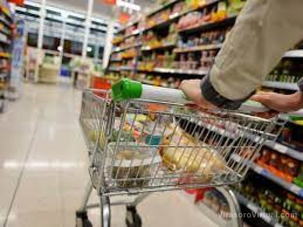Para evitar ser pobres, las familias necesitan 163.539 pesos por mes