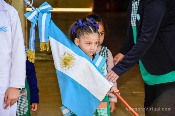 ¡Al gran pueblo argentino, salud!