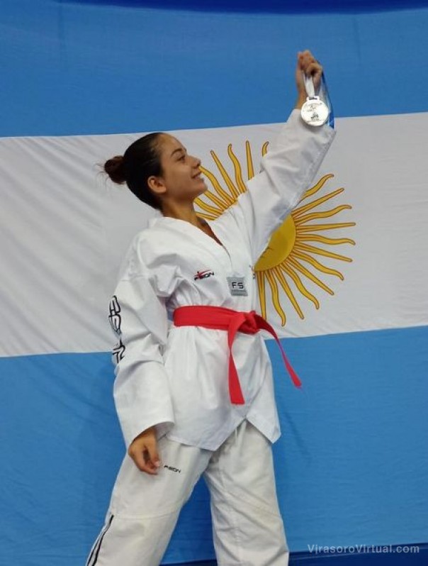 ¡Felicitaciones Estefanía Ifran, medalla de plata nacional en Taekwondo!