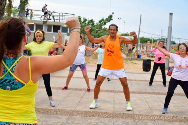 Deportes y actividades recreativas marcan el pulso del verano en las playas capitalinas