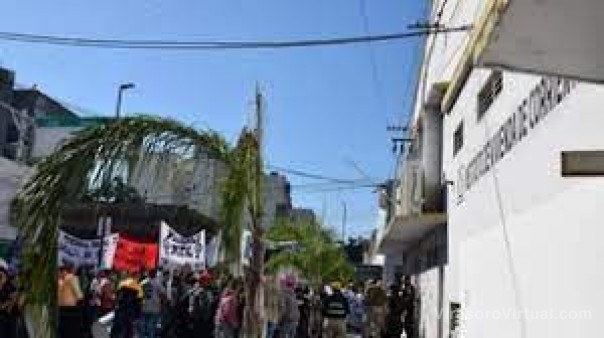 Intentaron tomar el Invico: hubo destrozos y demandarán por daños a los manifestantes