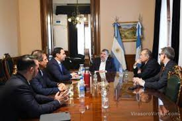 Valdés se reunió con senadores nacionales oficialistas por el conflicto con Paraguay