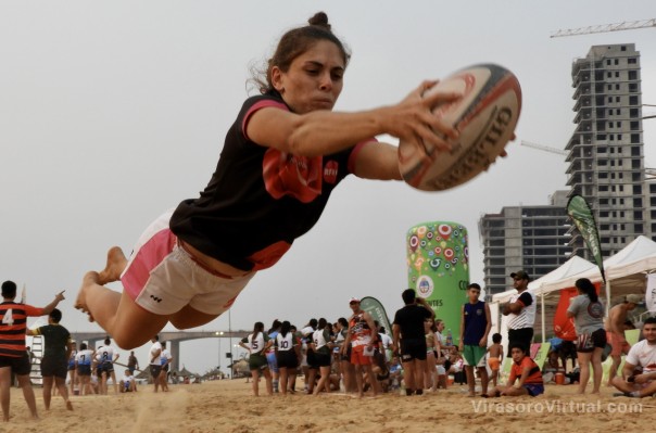 Beach Rugby de verano con apoyo oficial en playa Arazaty