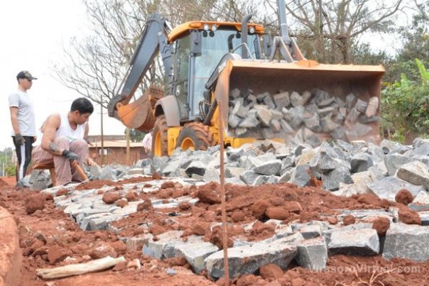 Comenzó la obra de empedrado en la calle Nicolás Avellaneda en el barrio Cesáreo Navajas