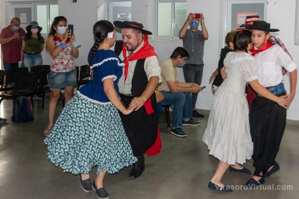 El Chamamé con Todos llegó a pura música y danza al Hospital Vidal