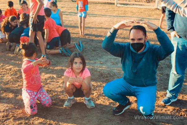 Juan pablo Valdés visito a vecinos del 100 viviendas