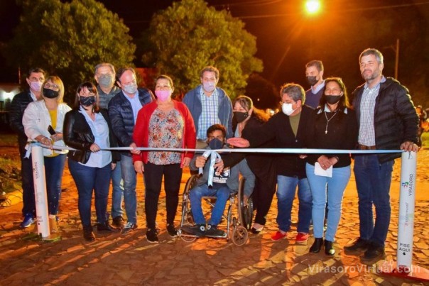 Se inauguraron 6 cuadras de empedrado y cordón cuneta en la calle Frondizi