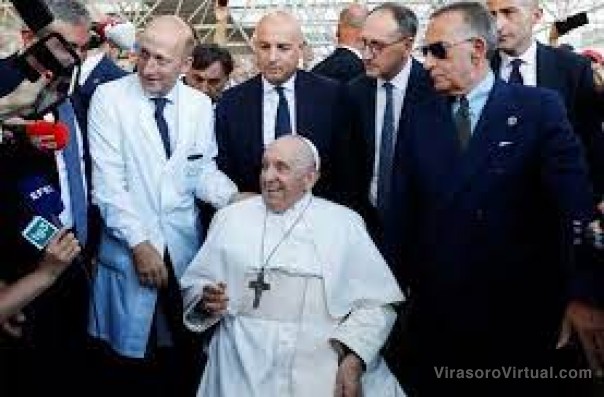 El Papa Francisco abandonó el hospital: "Gracias, recen por mí, sigo vivo"