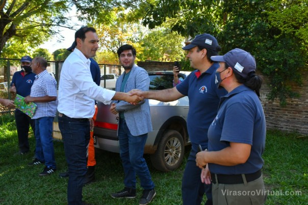 El gobernador Valdés encabezó asistencia a productores y bomberos de Alvear y La Cruz