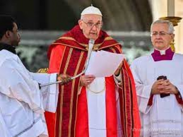 Francisco encabezó la misa del Domingo de Ramos tras su internación