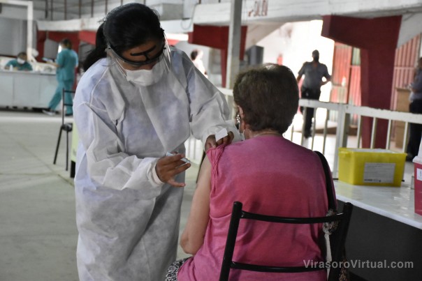 Salud aplicará segundas dosis a mayores de 50 años este viernes
