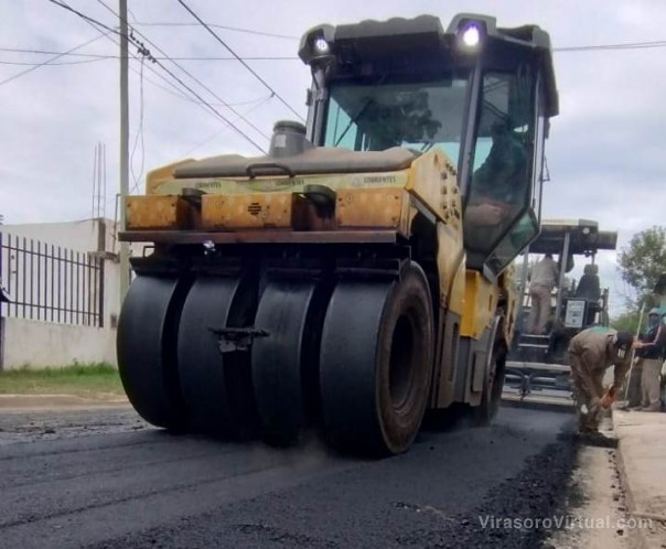 La Provincia pavimenta con concreto asfáltico 18 cuadras del barrio Pueblito Buenos Aires