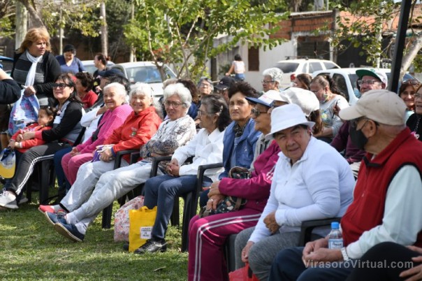 Con actividades recreativas, los adultos mayores de distintos barrios se preparan para los Juegos Evita