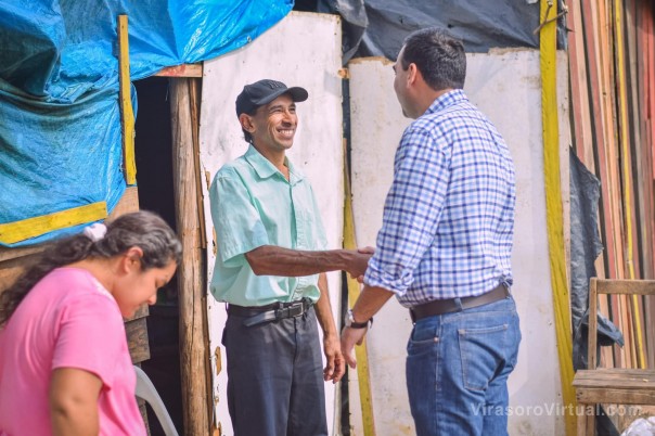 Junto al equipo estuvimos en Paraje Galarza, recorrimos la construcción de las 10 viviendas