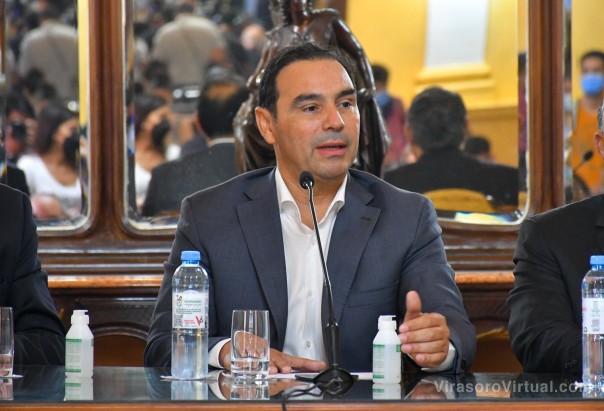 Valdés: "No escatimamos un solo peso para cuidar la salud de los correntinos"