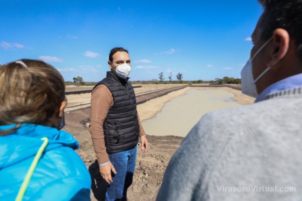 Valdés recorrió las obras de desagüe cloacal y de tratado de efluentes en Empedrado