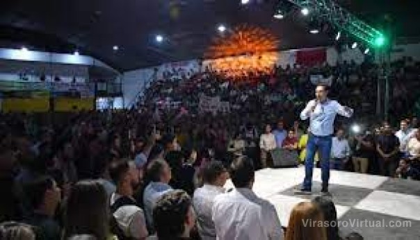 Valdés reúne a militantes y busca multiplicar el mensaje oficial a 33 días de los comicios