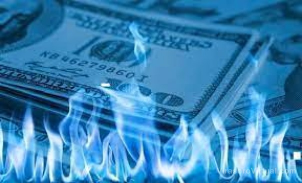Ajuste del dólar oficial y supertasa para el plazo fijo