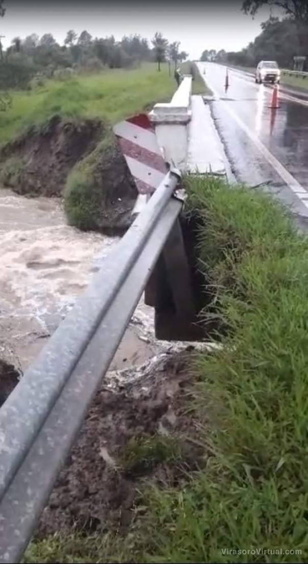 Corte total de tránsito sobre la Ruta 12 por peligro de derrumbe de una alcantarilla