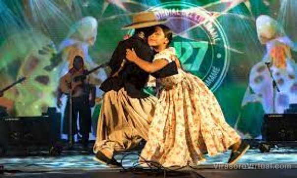 Más de 250 emprendedores y artesanos son parte de la postal del Festival del Chamamé