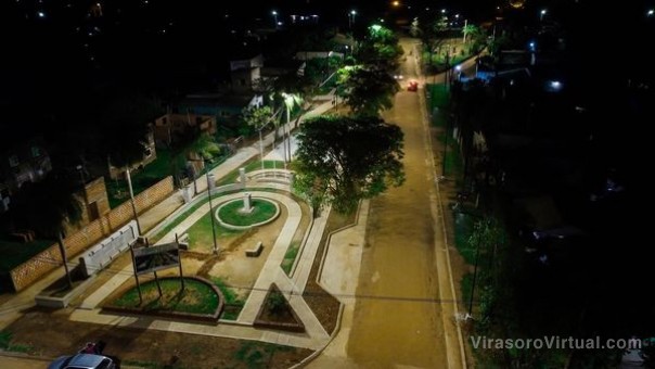 ¡Iluminaron por completo la Plazoleta Perón!