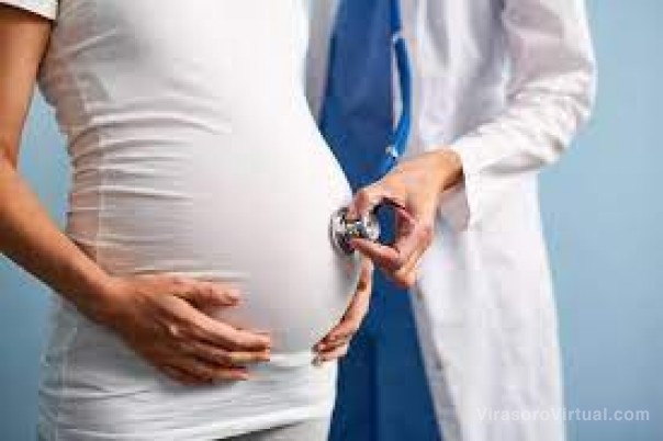 El gobernador Gustavo Valdés reglamentó el ejercicio de las Obstetras