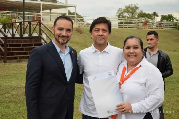 El intendente Juan Pablo Valdés  participo del acto realizado por  la Entidad Binacional Yacyretá