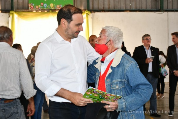 Valdés asistió a 342 productores afectados por los incendios y anunció mejoras de las Rutas provinciales 9 y 44