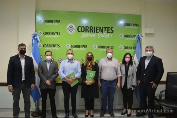 El intendente Juan Pablo Valdes firmo un convenio junto a la Ministra de Educación, Práxedes López,