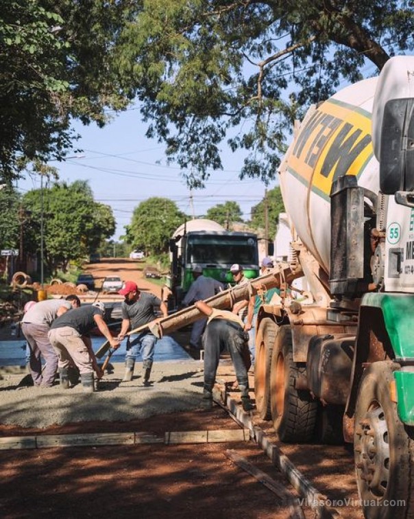 Recorrieron la calle 9 de Julio, donde esta importante obra que abarca 12 cuadras de pavimentación,