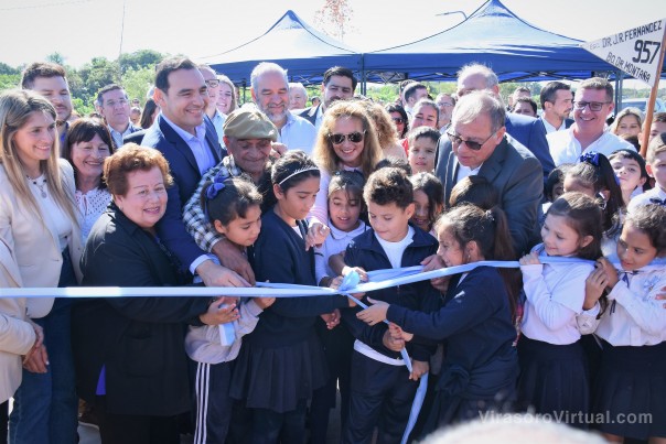 Con Valdés, Tassano inauguró el paseo costero Pirayuí: “Hacemos obras en los barrios, en respuesta a los vecinos”