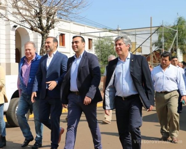 Junto al gobernador Gustavo Valdés y al rector de la UNNE Omar Larroza,