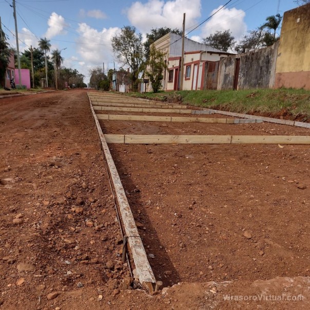 Mas pavimento para calle Caa Guazú
