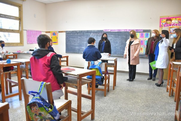 Apuntando al desarrollo como eje clave, la Provincia inauguró refacciones en dos establecimientos educativos