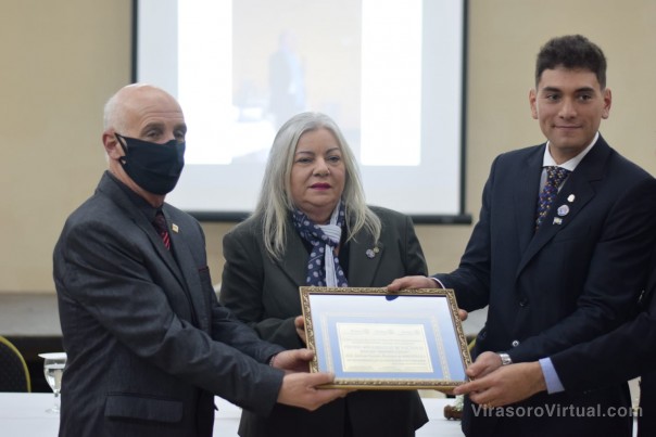 Autoridades municipales participaron del reconocimiento al Gerente de MERCOVIA José Luis Vazzoler