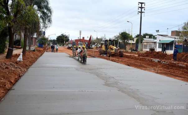 La Provincia comenzó a pavimentar la avenida Frondizi tras reconstruir el ducto de desagüe maestro colapsado