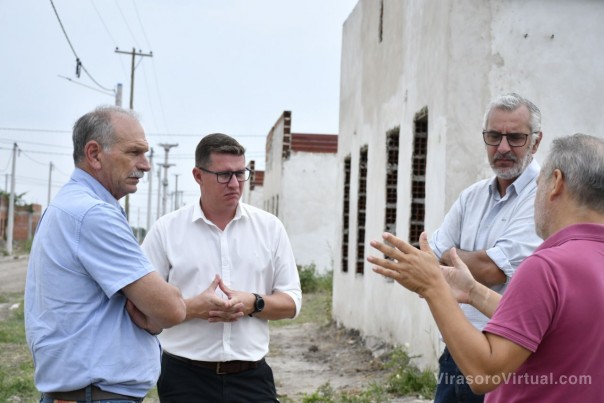Funcionarios municipales recorrieron obras de urbanización en el barrio Dr. Montaña