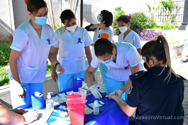 Por la semana mundial de la diabetes realizaron controles de salud en plaza Casco