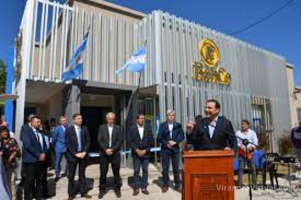 Valdés inauguró una sucursal del Banco de Corrientes y un Centro de Excombatientes