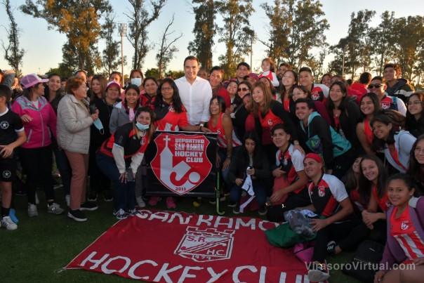 En Goya, Valdés inauguró una cancha de hockey para impulsar y potenciar el rendimiento en toda la provincia