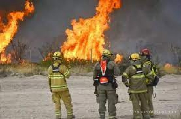 Fuego activo en toda la provincia: hay seis aviones en combate, pero esperan que llueva