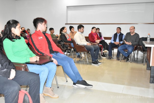 Jóvenes se forman en programación, diseño y desarrollo de la información tecnológica