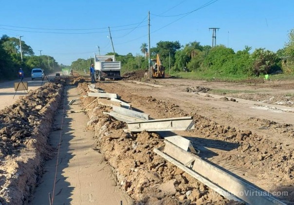 La Provincia provee de cordón cuneta y ripio al acceso y calles del barrio Esperanza